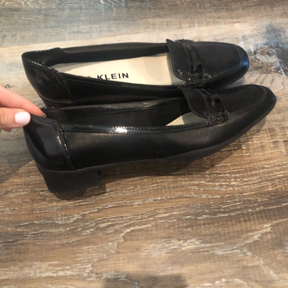 Anne Klein Black loafers, like new! Size 8.5